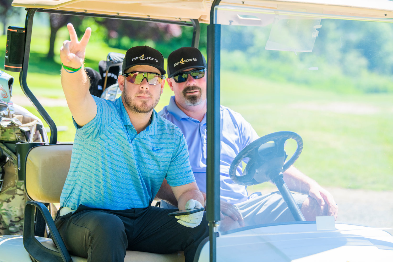 Le golfeur professionnel Brady Calkins, diplômé de la WF West High School, arbore un chapeau Par 4 Sports après avoir participé à un tournoi caritatif au Riverside Golf Course à Chehalis vendredi.  Calkins a joué à l'US Open le week-end dernier.